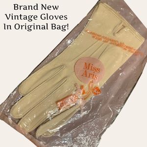 Vintage Gloves by Miss Aris Never Worn!